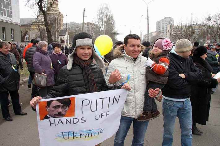ФОТОФАКТ. Более 5 тысяч человек в Николаеве просили Путина не защищать их с помощью российской армии ФОТОФАКТ. Более 5 тысяч человек в Николаеве просили Путина не защищать их с помощью российской армии