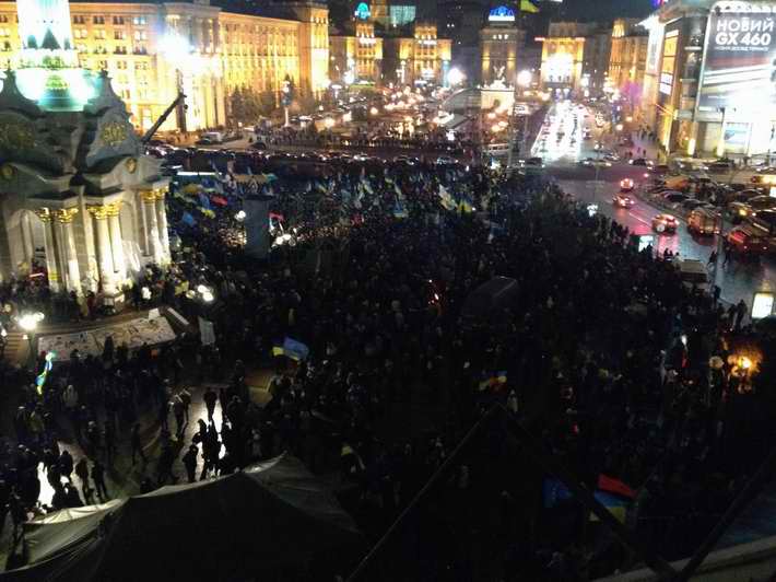 Майдан собрал рекордное количество митингующих. Все не вместились на Майдане (Фото)