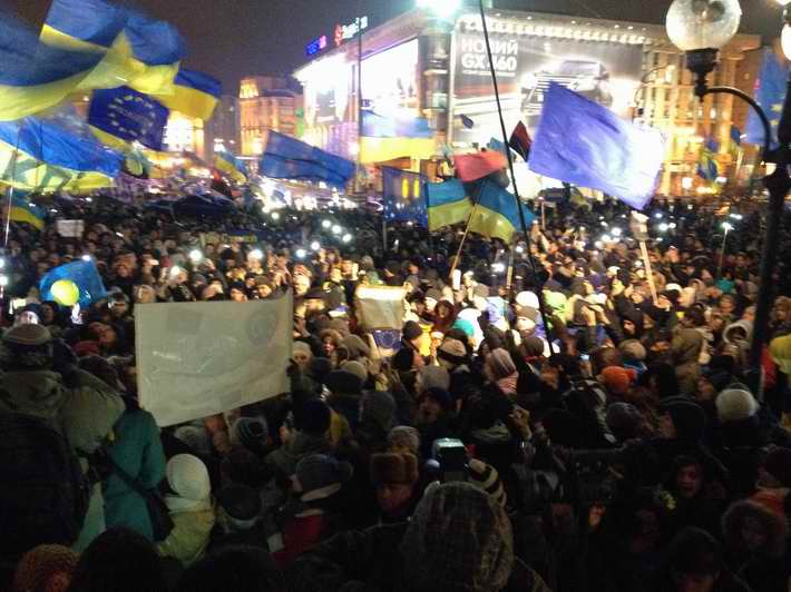 Майдан собрал рекордное количество митингующих. Все не вместились на Майдане (Фото)