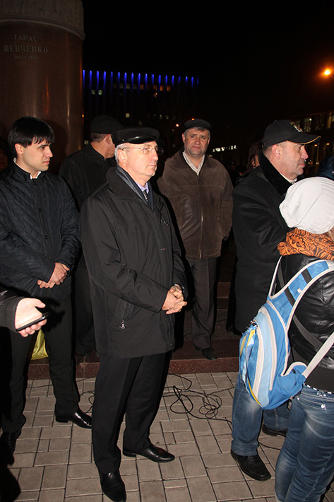 ФОТОФАКТ. Как казаки -"титушки" пытались разогнать Евромайдан в Донецке