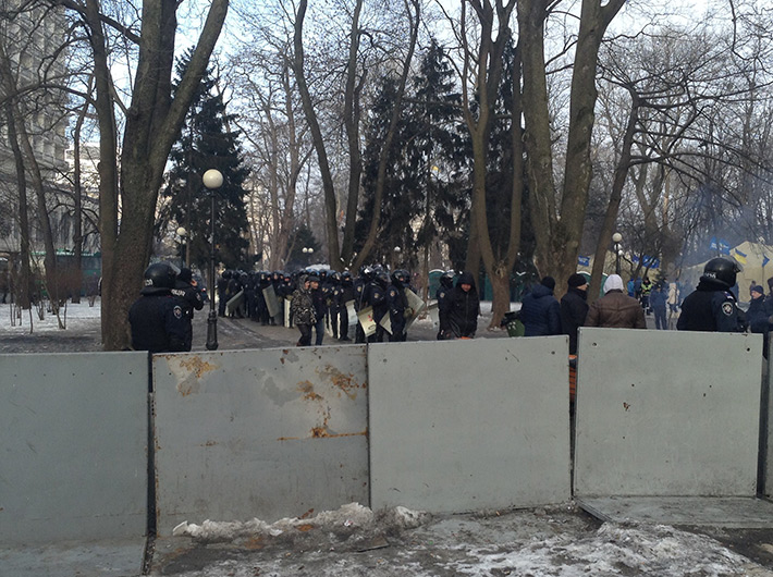 Верховная Рада усилила охрану из-за сообщения о пикете здания активистами Евромайдана (Фото) Верховная Рада усилила охрану из-за сообщения о пикете здания активистами Евромайдана (Фото)