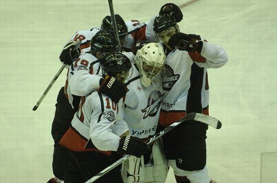 Первая победа хоккейного клуба "Донбасс" в украинском чемпионате 2011-12