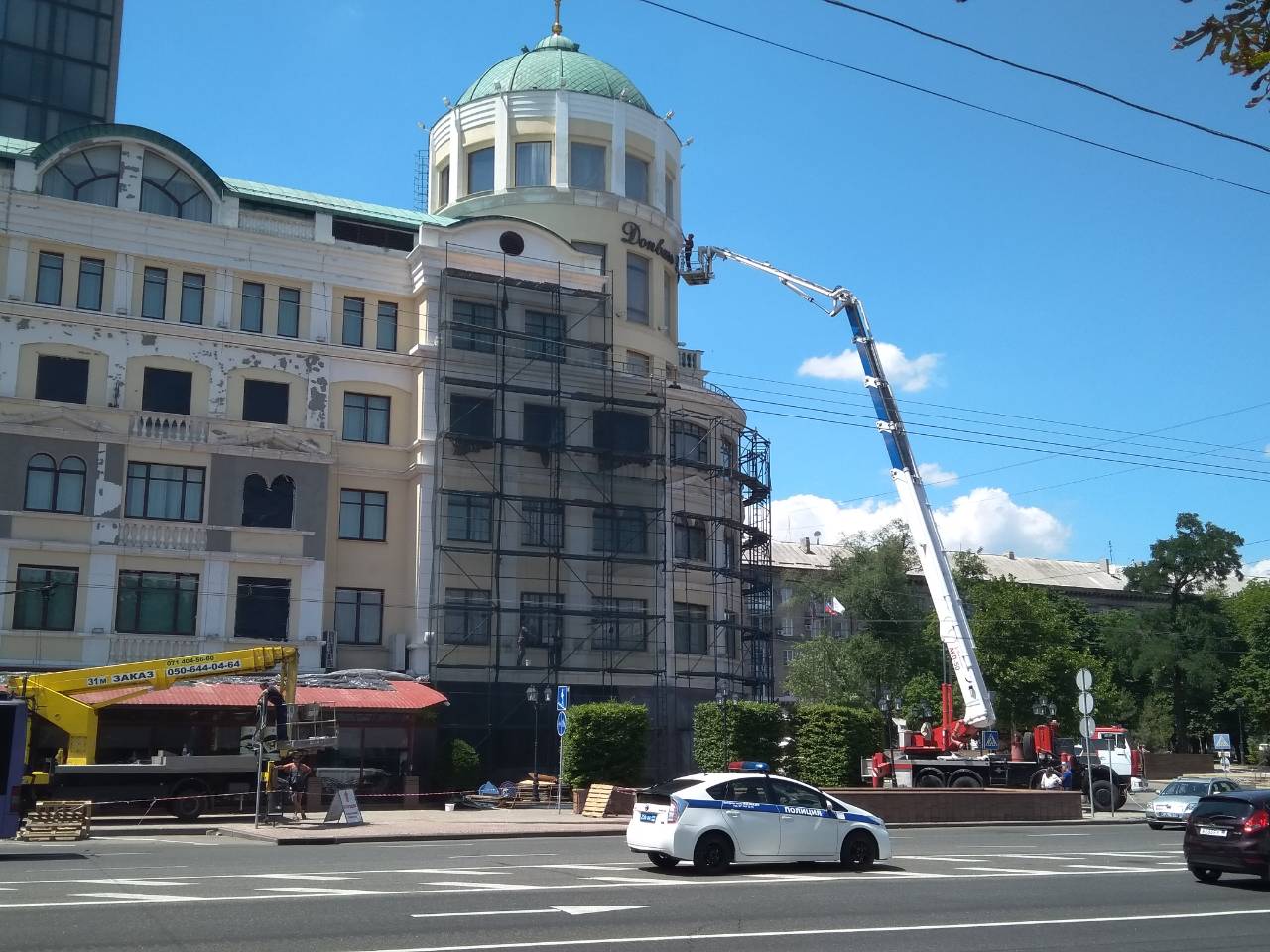 В оккупированном Донецке ремонтируют фасад пятизвездочной гостиницы  Ахметова (ФОТО) | ОстроВ