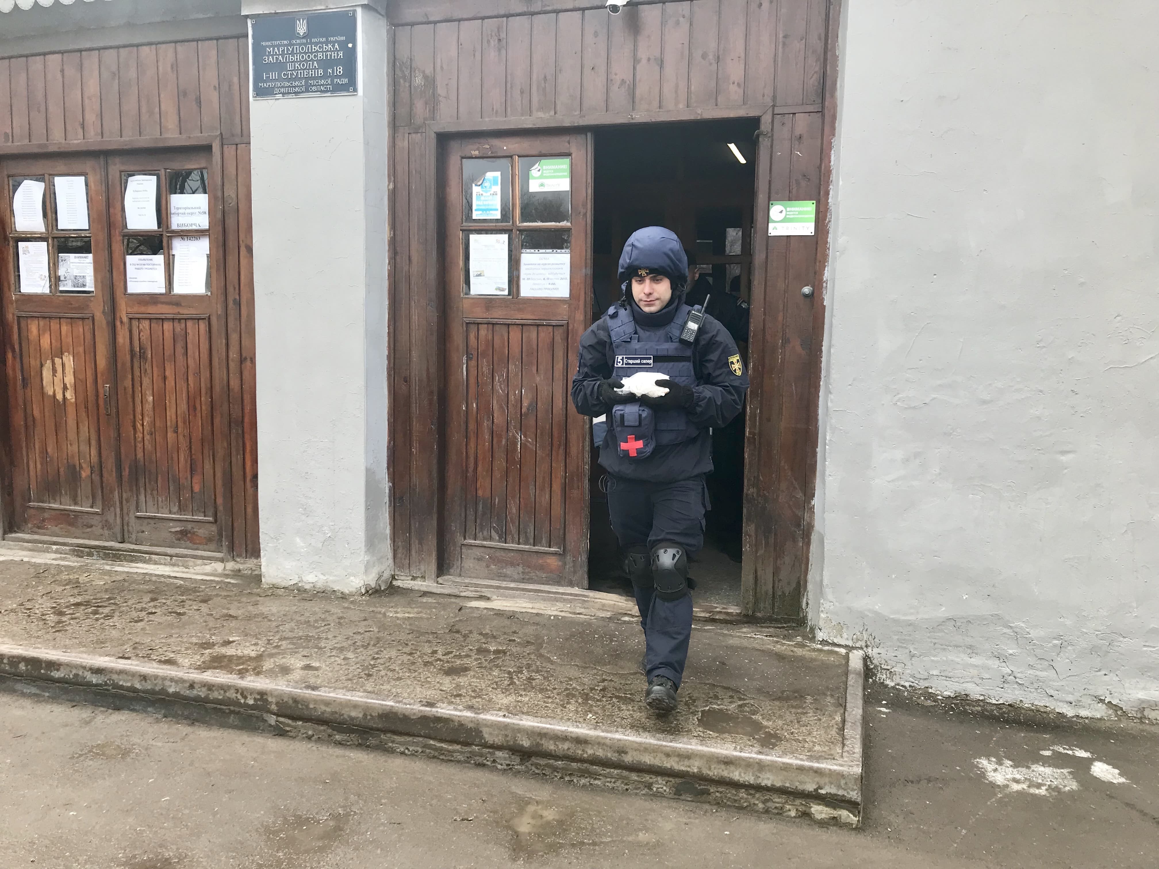 В классе одной из школ Мариуполя обнаружена граната (ФОТО) | ОстроВ