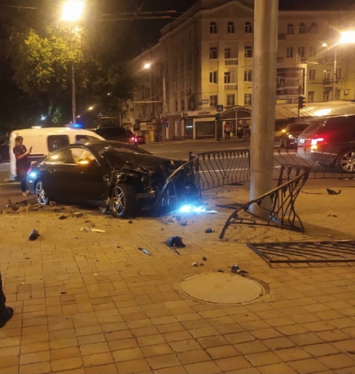 В оккупированном Донецке столкнулись Mercedes и LADA - трое пострадавших  (ФОТО) | ОстроВ