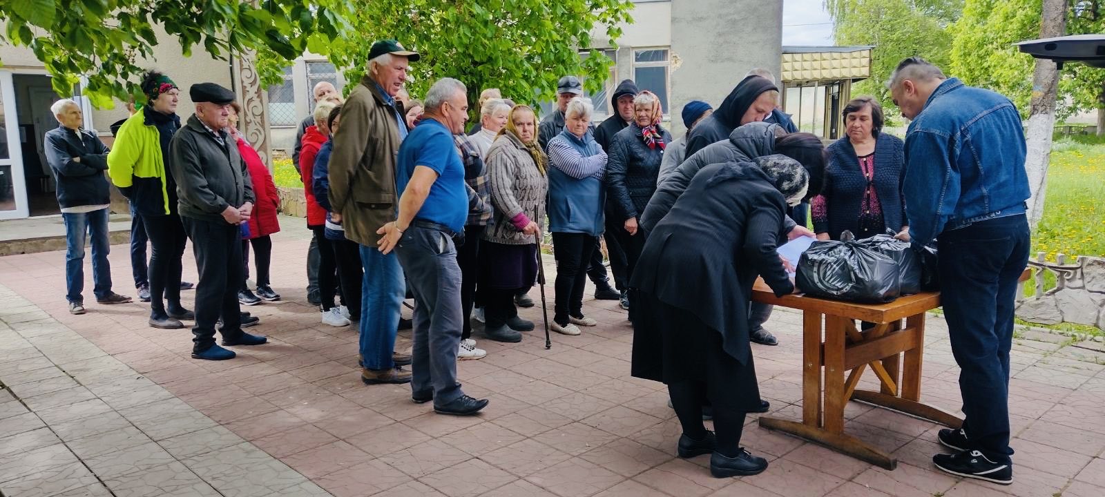 Благотворительный Фонд Сергея Цюпко посетил село Плоское | ОстроВ