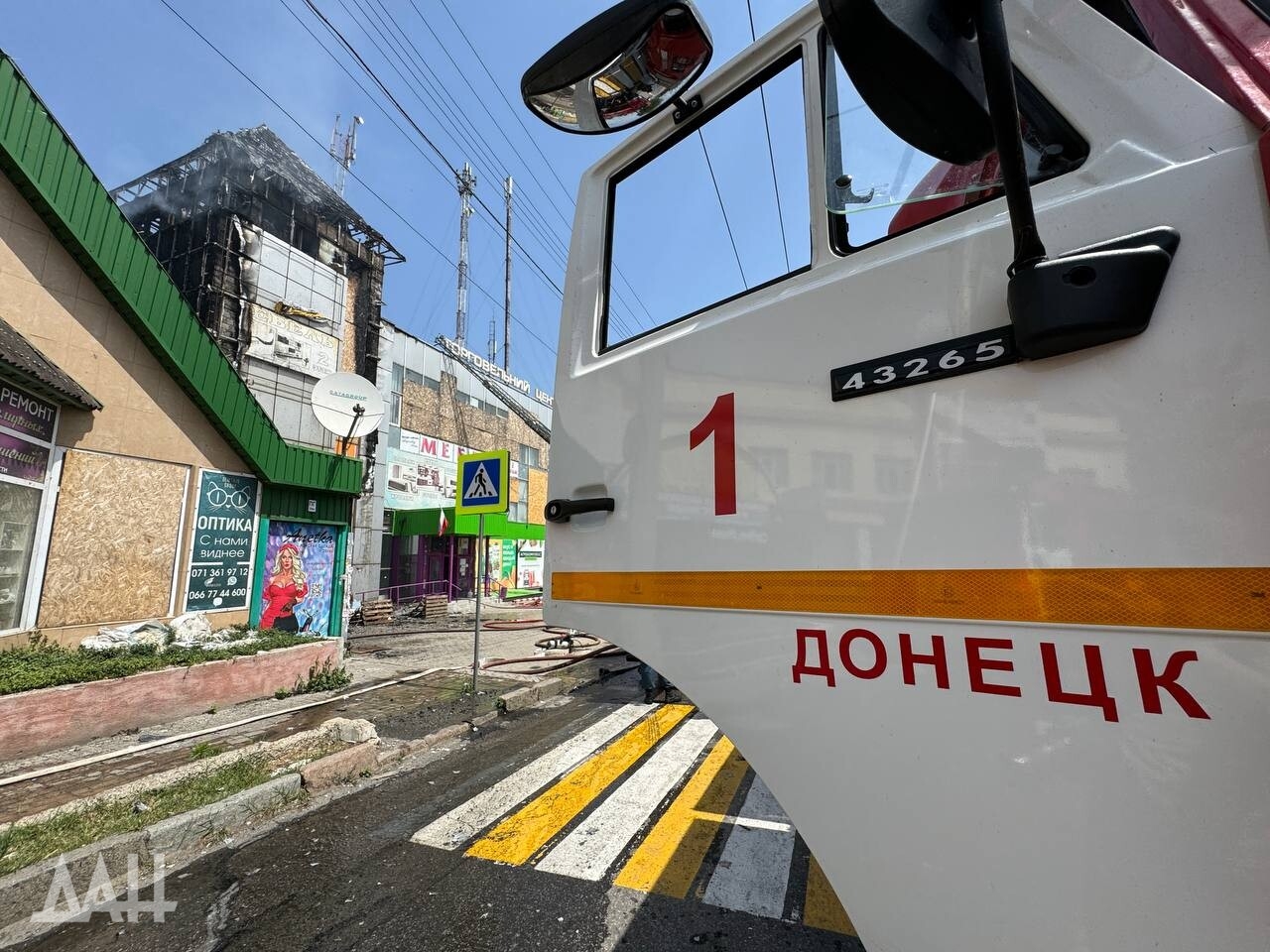 В оккупированном Донецке масштабно горит торговый центр: пожару присвоен  самый высокий номер вызова. Читайте на UKR.NET